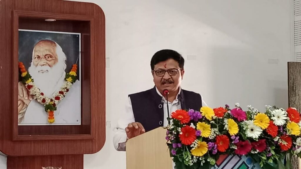 मतदार यादीमध्ये आपल्या नावाची नोंद योग्यरित्या झाली असल्याबाबत तपासणी करुन घ्या -जिल्हाधिकारी संतोष पाटील