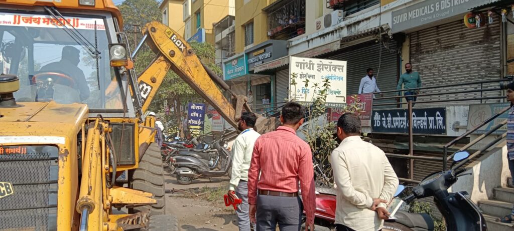 फलटणच्या रस्त्यांनी सोडला मोकळा श्वास : रस्त्यावरील अतिक्रमणांवर पालिकेचा हातोडा