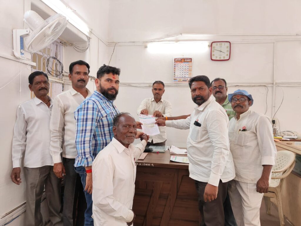 फार्मर आयडी प्रकरणी फलटण तहसीलदारांच्या विरोधात स्वाभिमानी शेतकरी संघटनेची तक्रार