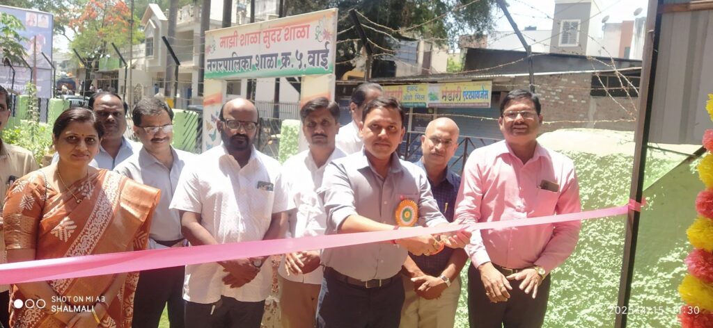 वाईतील नगरपालिका शाळा क्र. ५ ला गरवारे टेक्निकल फायबर्सकडून आरओ प्लांट आणि हँड वॉश युनिट भेट