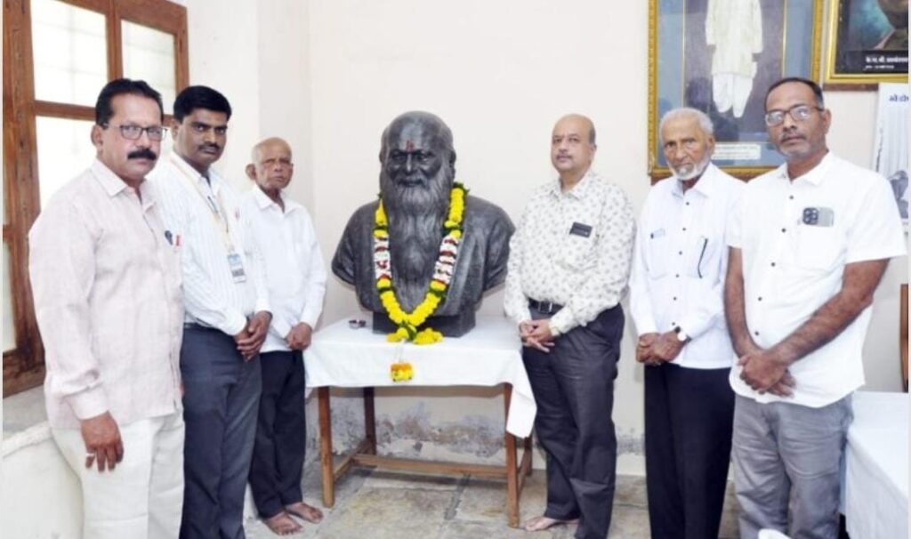 यशवंतराव चव्हाण हायस्कूल व ज्यु. कॉलेज फलटण येथे स्व.कर्मवीर भाऊराव पाटील यांचा स्मृतिदिन साजरा