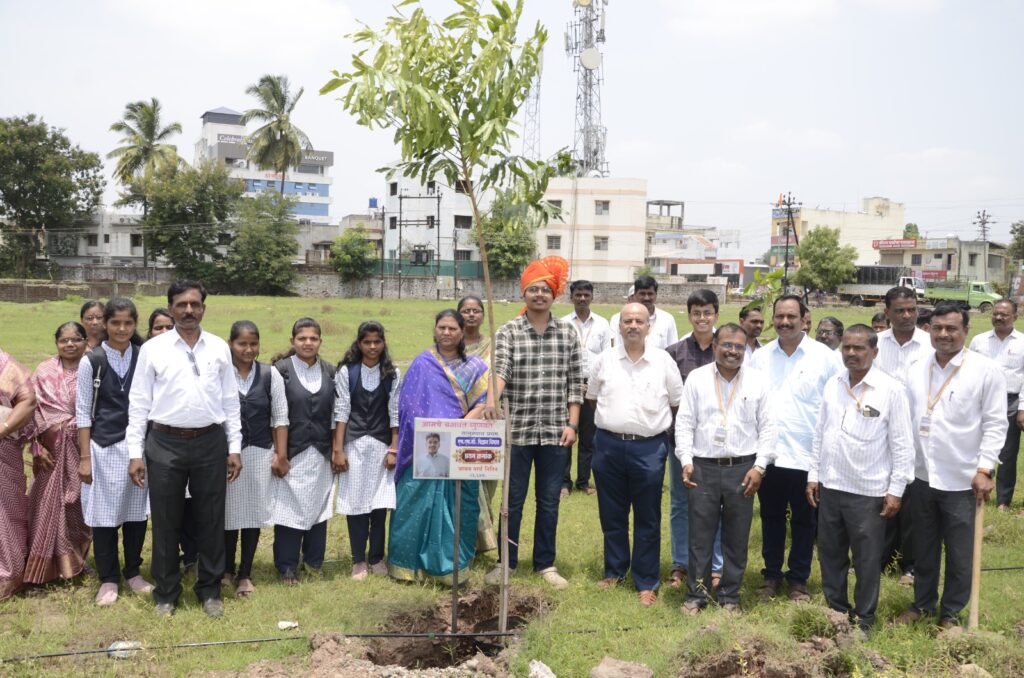 श्रीराम एज्युकेशन सोसायटी फलटणच्या ६६ व्या वर्धापनदिनानिमित्त श्रीराम संकुलात विविध कार्यक्रम उत्साहात संपन्न