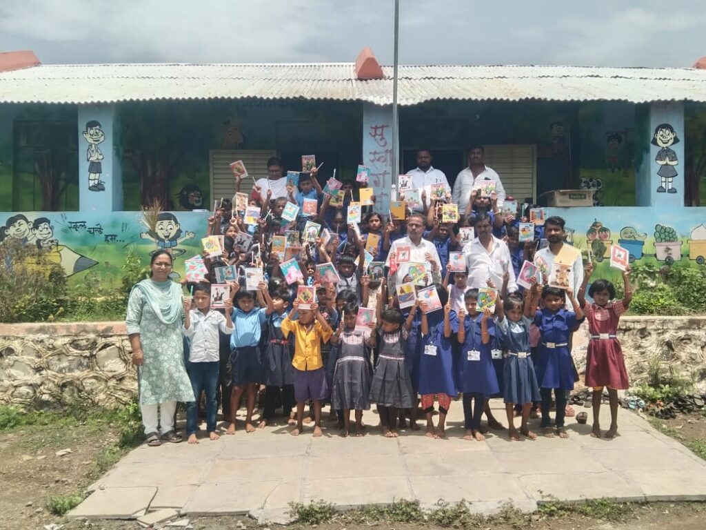 साम्राज्य ग्रुप फाऊंडेशन तर्फे खेड बुद्रुक येथे शालेय विद्यार्थ्यांना शालेय वस्तूचे वाटप