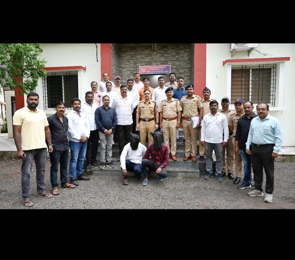 फलटण येथील युवकाचा खून करून त्याचा गुप्तभाग कापून चारीत पुरून ठेवलेला खूनाचा गुन्हा उघड, दोन आरोपीना अटक