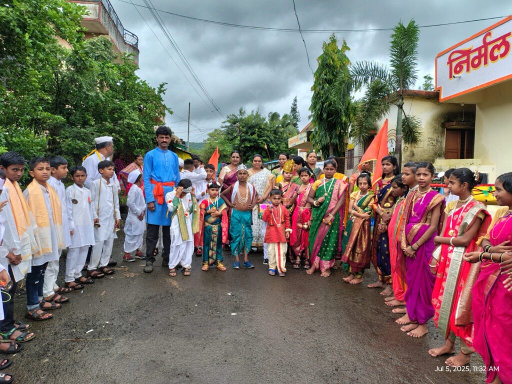 खळे नगरीत धुमधुमला हरी नामाचा गजर, प्राथमिक शाळेमध्ये आषाढीवारीचे आयोजन