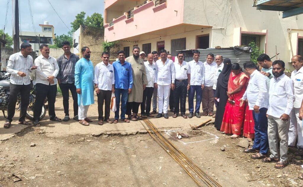 ढेबेवाडी ग्रामपंचायत १५ व्या वित्त आयोगातून विविध विकास कामांचे भूमिपूजन