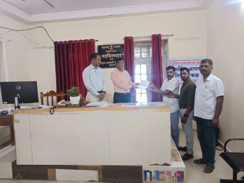 ढेबेवाडी येथील चर्मकार वस्ती रस्त्यावरील अतिक्रमण हटवण्याबाबत अण्णा कारंडे यांचे निवेदन