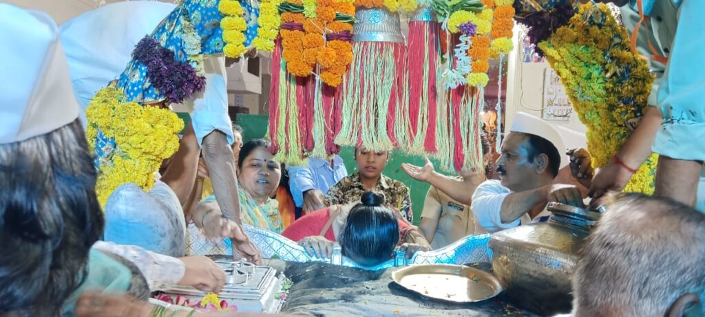 श्री संतश्रेष्ठ ज्ञानेश्वर महाराज पालखी सोहळा परतीच्या मार्गावर, फलटण येथे भाविकांची दर्शनासाठी गर्दी